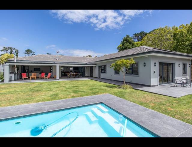 4 BEDROOM PROPERTY TO RENT IN CONSTANTIA
